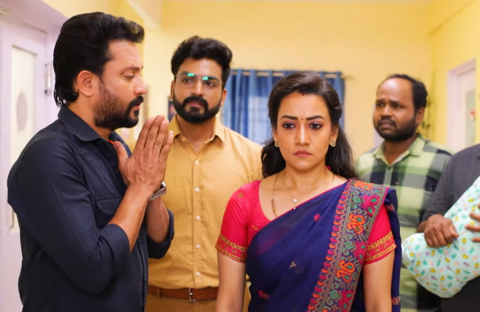 ஆபத்தான நிலையில் இருந்த சரஸ்வதியையும், குழந்தையும் காப்பாற்றிக் கொடுத்த ராகிணி.! ப்ரோமோ இதோ 3