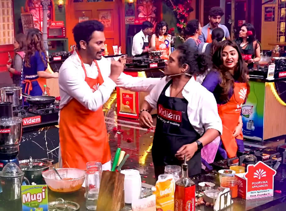 போய் கருவேப்பில்லை எடுத்துட்டு வா போ.! ஷாலினை விரட்டி விரட்டி வேலை வாங்கும் புகழ்.! 3
