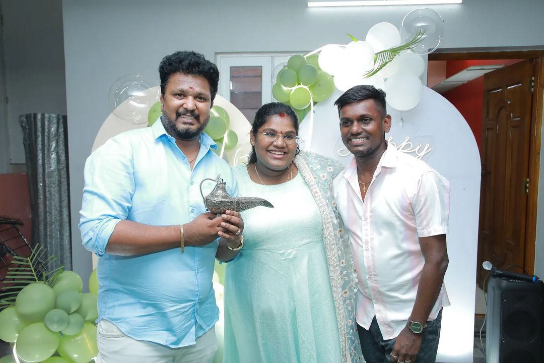 திருமணத்திற்கு பிறகு வந்த முதல் பிறந்தநாள்.! இந்திரஜா கணவர் கொடுத்த சர்ப்ரைஸ்.! வீடியோ இதோ.! 9