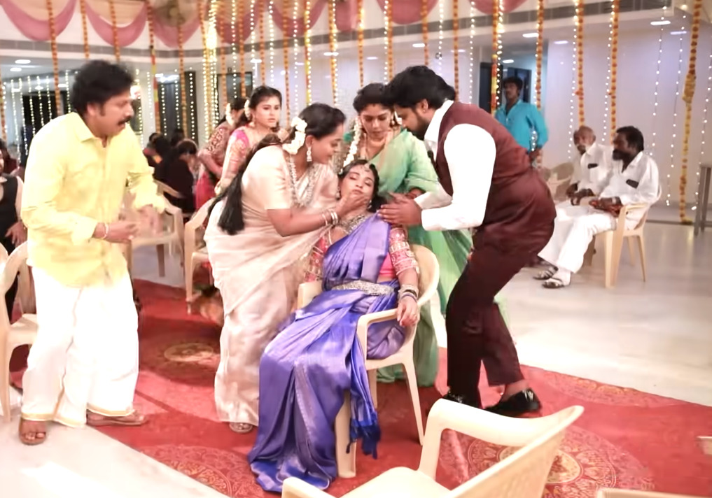 நகையை எடை போட்டு பார்க்க சொன்ன குழலி.! மயங்கி விழுந்து நாடகமாடிய தங்க மயில்.! ப்ரோமோ 3