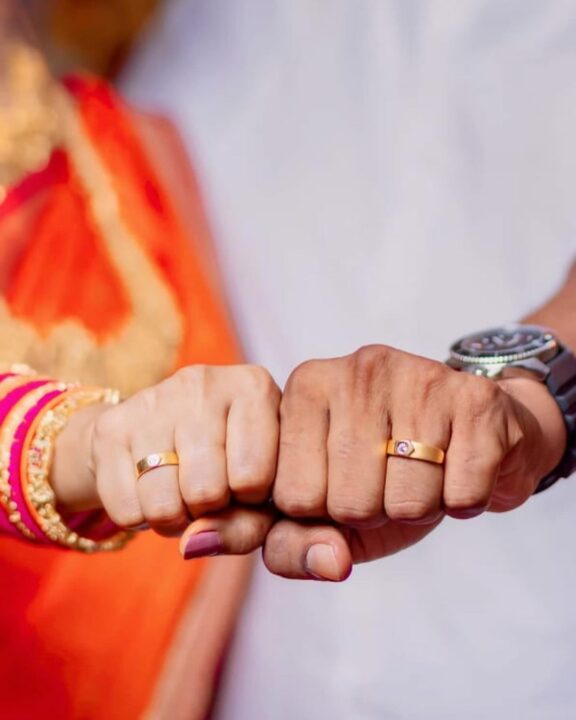 சீரியலில் தனக்கு மருமகளாக நடித்து வருபவரை மகனுக்கு நிச்சயம் முடித்த மெட்டிஒலி சாந்தி.! 5