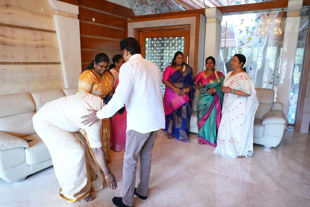 புதிதாக திருமணம் முடித்த ரோபோ ஷங்கர் மகளை அழைத்து விருந்து வைத்த ராதிகா - சரத்குமார் தம்பதி.! 7