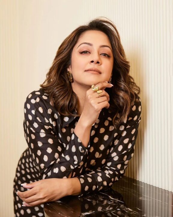 தலை முடியை வெட்டி செம்ம Cute ஆக மாறிய ஜோதிகா.! வைரலாகும் Recent கிளிக்ஸ்.! 3