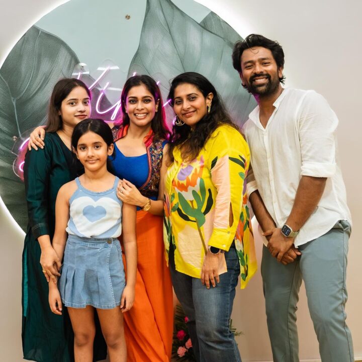 புது தொழிலை தொடங்கிய சாந்தனு மற்றும் கிகி விஜய்.! திறப்பு விழா புகைப்படங்கள் 9