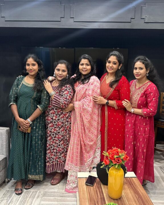 8 ஆண்டுகளுக்குப் பின்னர் சந்தித்துக் கொண்ட ‘நாதஸ்வரம்’ சீரியல் நடிகைகள்.! புகைப்படம் இதோ.! 9