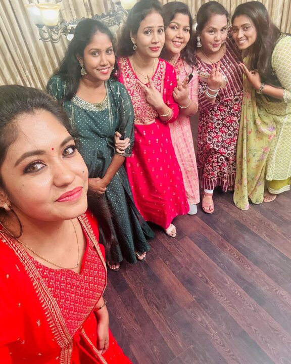 8 ஆண்டுகளுக்குப் பின்னர் சந்தித்துக் கொண்ட ‘நாதஸ்வரம்’ சீரியல் நடிகைகள்.! புகைப்படம் இதோ.! 7