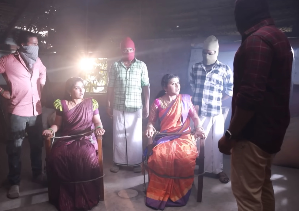 தங்கமயில் என நினைத்து மீனா - ராஜியை கடத்தி சென்ற ரவுடிகள்.! பாண்டியன் ஸ்டோர்ஸ் ப்ரோமோ.! 3