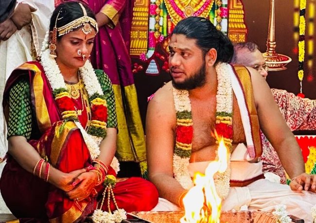 சத்தமில்லாமல் இரண்டாவது திருமணத்தை முடித்த தமிழ் பிக்பாஸ் பிரபலம்.! திருமண புகைப்படங்கள்.! 5