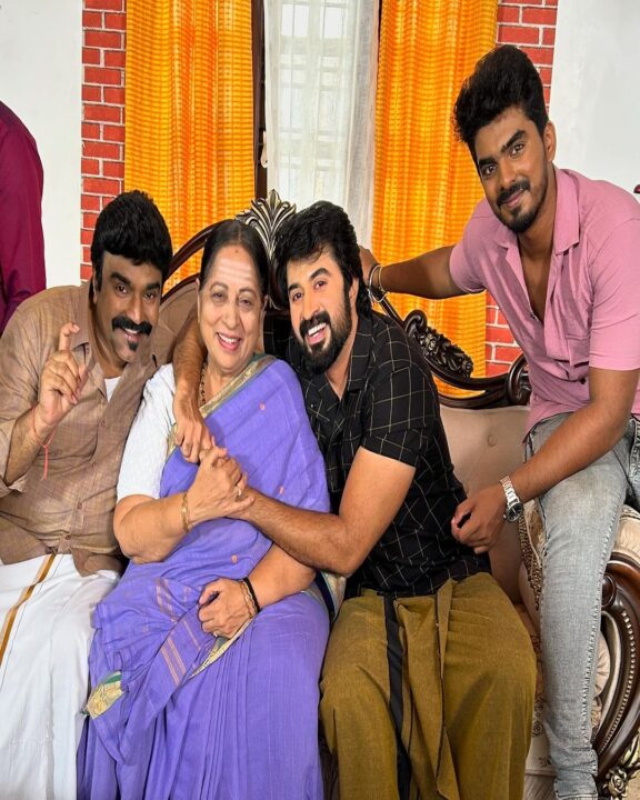 முடிவுக்கு வந்த 'எதிர்நீச்சல்' சீரியல்.! கடைசி நாள் ஷூட்டிங் ஸ்பாட்டில் இருந்து வெளியான புகைப்படங்கள்.! 13