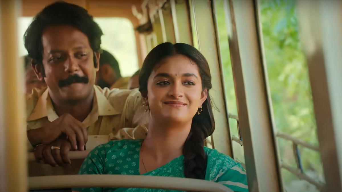 Keerthy Suresh நடிக்கும் ரகு தாத்தா படத்தில் இருந்து "ஏக் காவ் மே" பாடல் வெளியாகியது..! 3