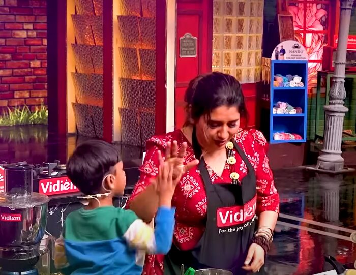 குழந்தையை அனுப்பி VTV டேபிளில் கேரட் திருடிய பிரியங்கா... கருவேப்பிலையை திருடியதற்கு பழிக்கு பழி வாங்கிய பிரியங்கா 3