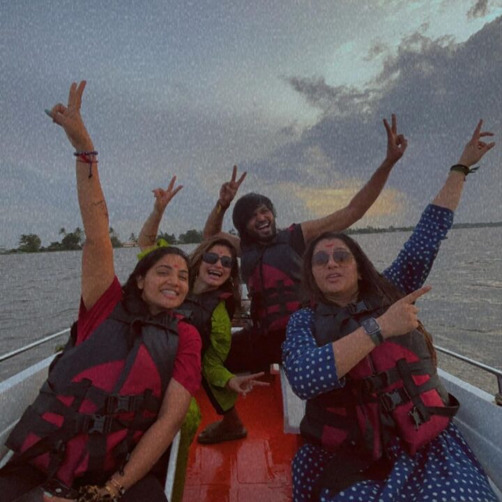 ஒன்றாக டூர் சென்ற குக் வித் கோமாளி நட்சத்திரங்கள்..! வைரலாகும் புகைப்படங்கள்..! 3