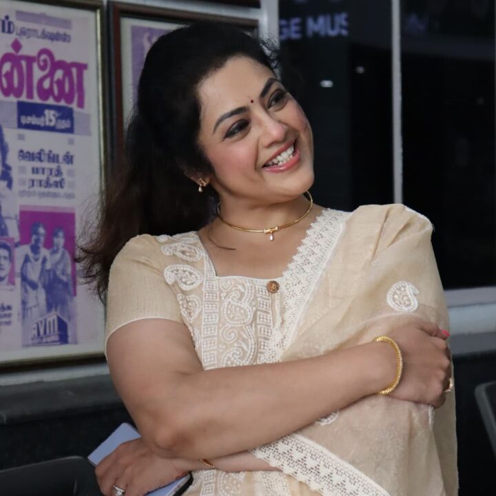 முட்டாள்கள் முட்டாள்களாகத்தான் இருப்பார்கள்..! வதந்திகளுக்கு முற்றுப்புள்ளி வைத்த நடிகை மீனா..! 3