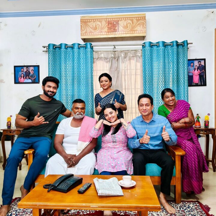 பாக்கியா வீட்டிற்கு வந்து அனைவருடன் சேர்ந்து நிற்கும் கோபி..! ராதிகாவை கைவிட்டாரா கோபி... ! ஷூட்டிங் ஸ்பாட் புகைப்படங்கள் வைரல் 5