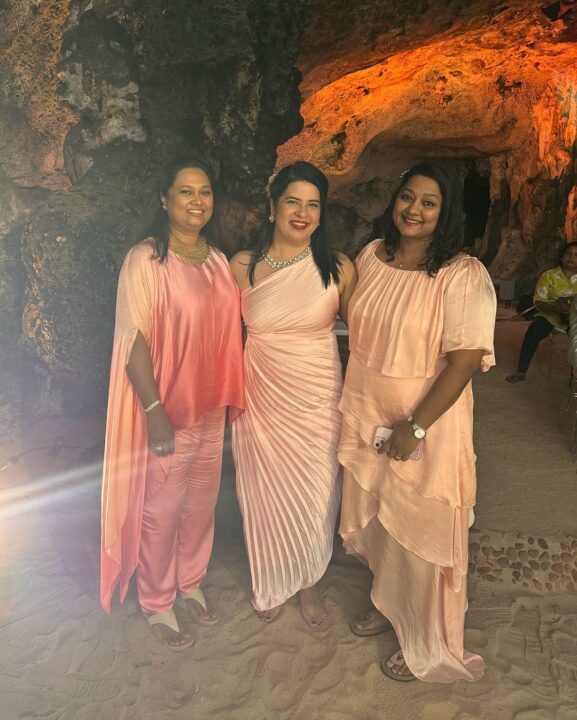 பேரன் பேத்திகளுடன் விடுமுறையை தீவில் கொண்டாடிய நடிகை ராதிகா சரத்குமார்..! வைரலாகும் புகைப்படங்கள் 11