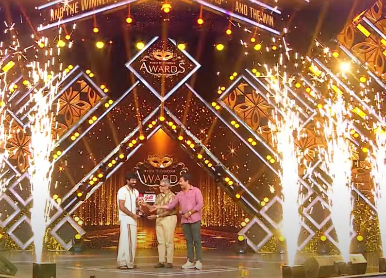 சிறந்த ஹீரோவுக்கான விஜய் டெலிவிஷன் விருதை வாங்கிய சிறகடிகை ஆசை வெற்றிவசந்த்..! கண்கலங்கிய நாயகி கோமதி..! 3