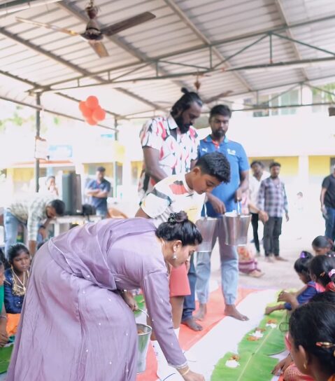மகனின் 9வது பிறந்தநாளை ஆதரவற்ற குழந்தைகளுடன் கொண்டாடிய நடிகை சினேகா..! குழந்தைகளுக்கு உணவு வழங்கி நெகிழ்ச்சி செயல்..! 3