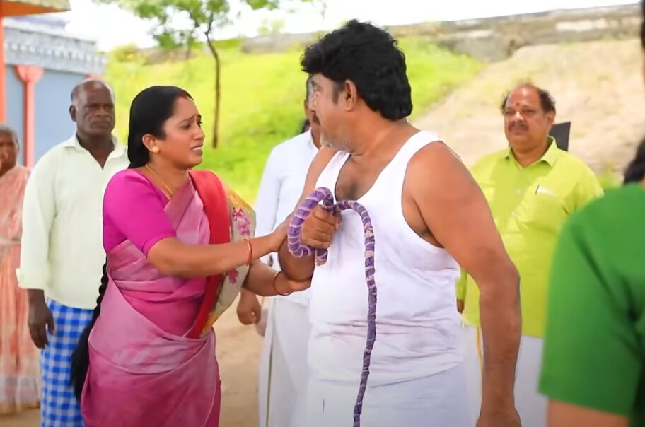 மகள் வாழ்க்கைக்கு நீதி கேட்டு சாட்டையால் அடித்து போராட்டம் செய்யும் செல்லப்பாண்டி..!சேது குடும்பத்தின் மீது பஞ்சாயத்தில் புகார்..! 3