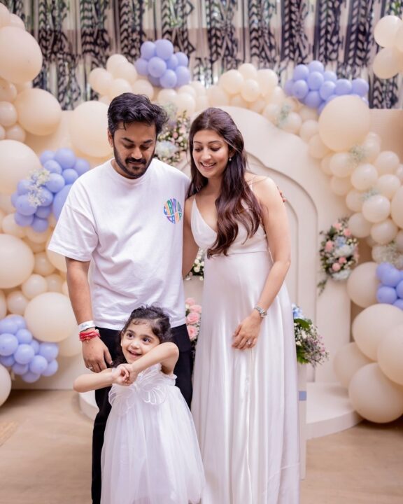 சகுனி பட நாயகி ப்ரணீதாவின் இரண்டாவது வளைகாப்பு நிகழ்ச்சி..! கலந்துகொண்ட உறவினர்கள்..! ரசிகர்கள் வாழ்த்து..! 3