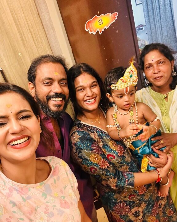 கோலாகலமாக நடைபெற்ற சீரியல் நடிகை நட்சத்திரா வீட்டு கிருஷ்ணர் ஜெயந்தி கொண்டாட்டம்..! முதல் ஆளாக கலந்துகொண்ட கயல் சைத்ரா ரெட்டி..! 3