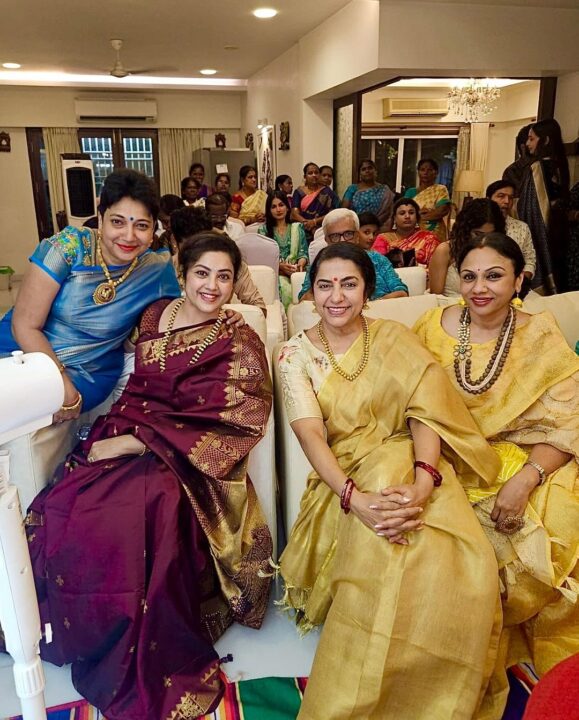 ரஜினிகாந்த் வீட்டு கிருஷ்ணர் ஜெயந்தி நிகழ்ச்சியில் ஒன்றாக கலந்துகொண்ட தமிழ் சினிமா நட்சத்திரங்கள்...! ஒன்றிணைந்து கோலாகலமாக கொண்டாட்டம்..! 3