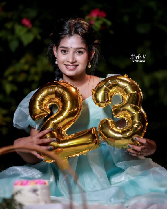 23வது பிறந்தநாளை கொண்டாடிய BiggBoss போட்டியாளர் Janany..! வாழ்த்து தெரிவித்த ரசிகர்கள்..! 5