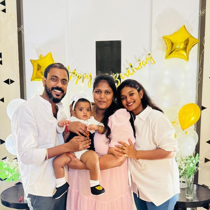 மகள் இதழின் முதல் பிறந்தநாள்..! பிரம்மாண்டமாக கொண்டாடிய சீரியல் நடிகை நட்சத்திரா...! ரசிகர்கள் வாழ்த்து..! 3