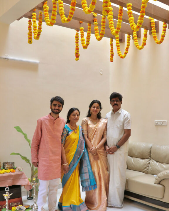 பெங்களூரில் புதிய வீடு கட்டி கிரஹப்பிரவேசம் செய்த நடிகை Mirnalini Ravi..! 3