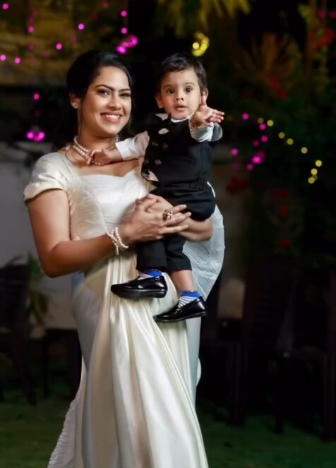 மகனின் முதல் பிறந்தநாளை கொண்டாடிய பாண்டவர் இல்லம் சீரியல் நடிகை Anu..! 5