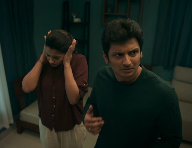 நொடிக்கு நொடி திக் திக்..! பேயிடம் மாட்டிக்கொள்ளும் Jiiva மற்றும் Priya..! Black படத்தின் ட்ரைலர் வெளியாகியது..! 3