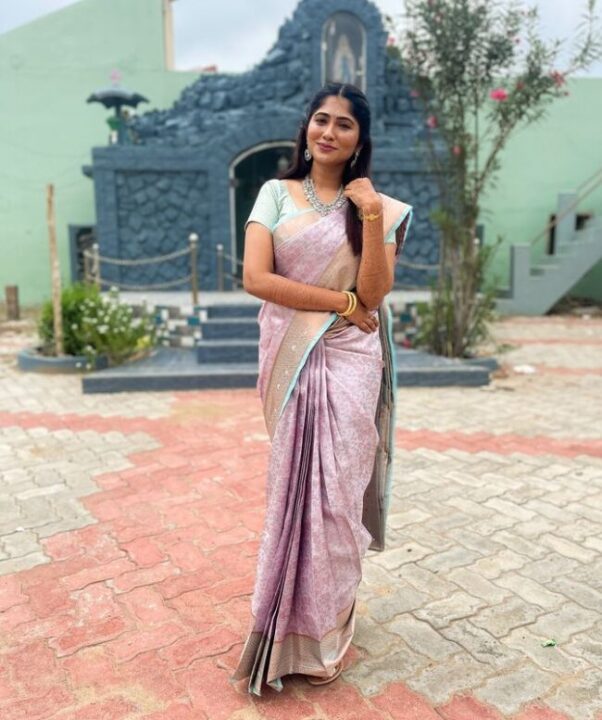 வெளியான BIGGBOSS Julie-ன் லேட்டஸ்ட் வீடியோ..! அசந்துபோன ரசிகர்கள்..! 3