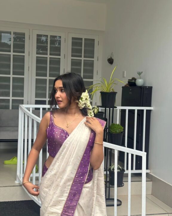 சேலையில் கலக்கும் நடிகை Anikha Surendran..! வைரலாகும் அழகிய புகைப்படங்கள்..! 3