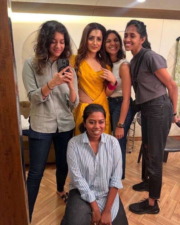 எங்கடா அந்த மஞ்ச சேலை..! GOAT படத்தின் BTS புகைப்படங்களை வெளியிட்ட நடிகை Trisha..! 3