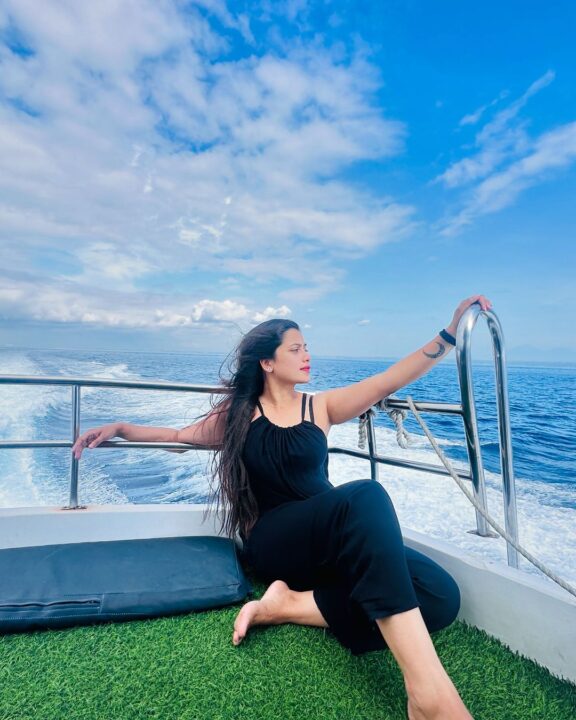 Bali நாட்டில் விடுமுறையை கொண்டாடும் எதிர்நீச்சல் சீரியல் ஜனனி..! செம்ம கூலாக வெளியிட்ட புகைப்படங்கள்..! 3
