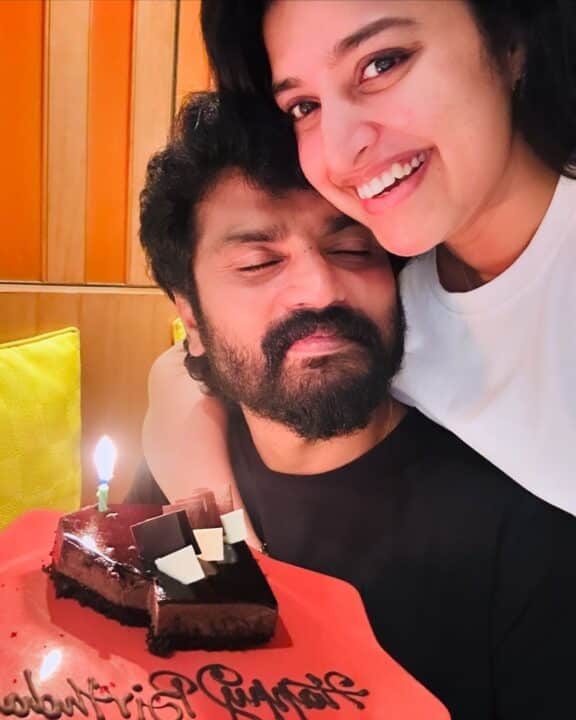 செம்ம கியூட்டான ரொமேன்டிக் புகைப்படங்களை வெளியிட்ட சித்து மற்றும் ஸ்ரேயா..! 3