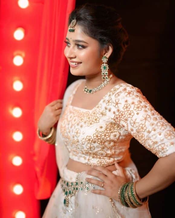 அழகில் தெறிக்கவிடும் Biggboss Janany..! இளைஞர்களை கவரும் புகைப்படங்கள் வைரல்..! 3