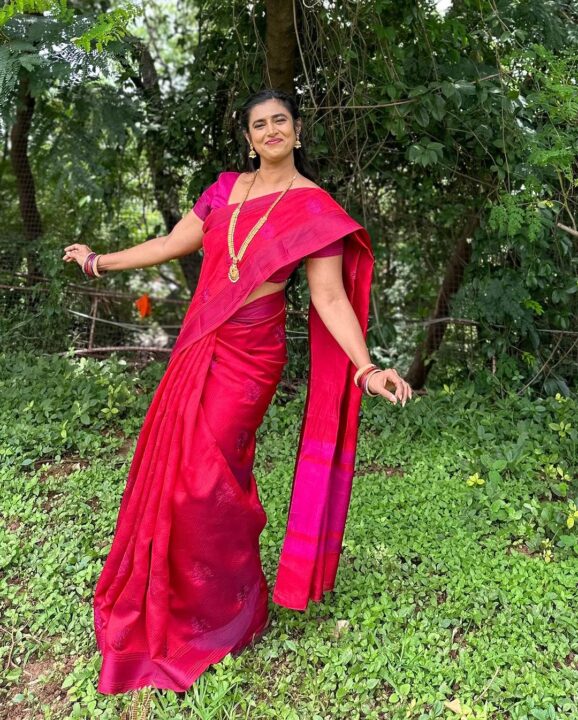 நடிகைகளின் படுக்கையறையை எட்டி பார்ப்பது தான் வேலையா..? ஆவேசமாகிய நடிகை Kasthuri..! 3