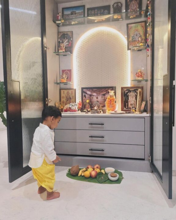 குடும்பத்துடன் விநாயகர் சதுர்த்தியை கொண்டாடிய இயக்குனர் Atlee..! வைரலாகும் புகைப்படங்கள்..! 3
