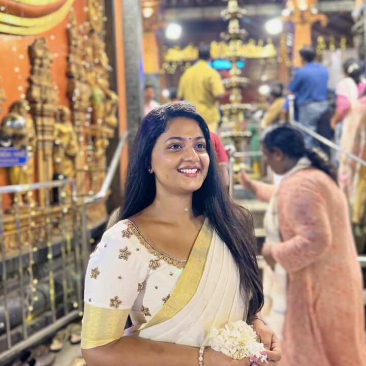 ஓ கேரளா பெண் குட்டியோ..! ஓணம் சேலையில் கலக்கும் எதிர்நீச்சல் சீரியல் கதாநாயகி கோமதி..! 5
