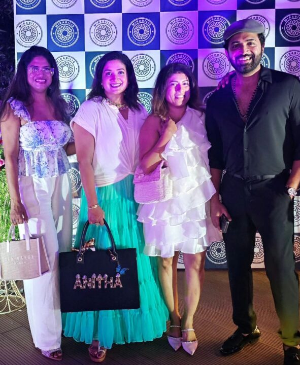 மனைவியை அழைத்துக்கொண்டு இரவு பார்ட்டிக்கு வந்த நடிகர் Arunvijay..! வைரலாகும் அழகிய புகைப்படங்கள்..! 3
