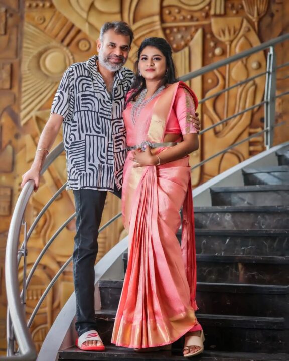 மனைவியுடன் ரொமேன்டிக் போட்டோஷூட்டில் கலக்கும் நடிகர் Premji..! 3