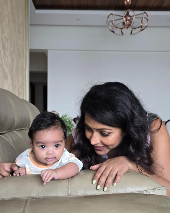 மகனுடன் கொஞ்சி விளையாடும் நடிகை Amalapaul..! செம்ம கியூட்டான புகைப்படங்கள் இதோ..! 3