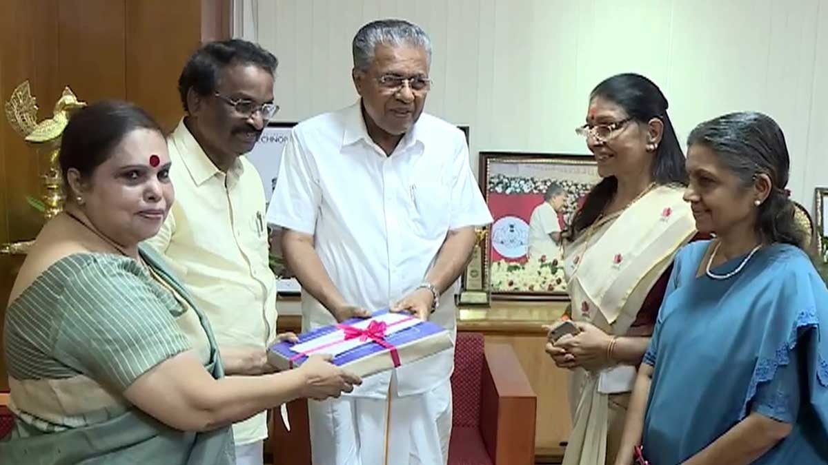 மலையாள சினிமா பாலியல் குற்றசாட்டுகள் குறித்த கேள்வி..! அதிர்ச்சி பதிலை கொடுத்த நடிகர் ரஜினிகாந்த்..! 3
