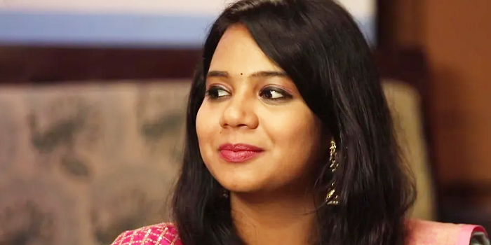 Manimegalai மதத்தை சொல்லி சண்டைக்கு இழுக்கும் சீரியல் நடிகை Srinidhi..! வச்சி செய்யும் நெட்டிசன்கள்..! 3