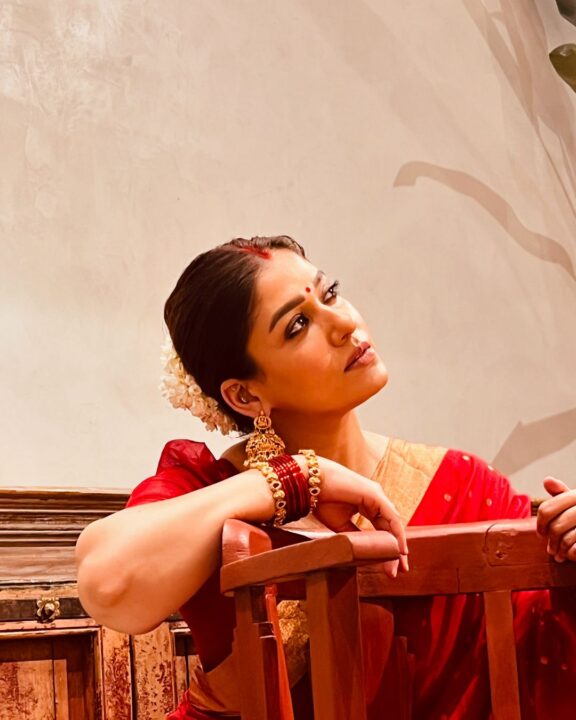 சிகப்பு நிற சேலை..! தலையில் மல்லிப்பூ..! போட்டோஷூட்டில் கலக்கும் நடிகை Nayanthara..! 3