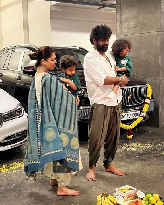 கணவர் குழந்தைகளுடன் வீட்டில் ஆயுத பூஜை கொண்டாடிய நடிகை நயன்தாரா...! வைரலாகும் புகைப்படங்கள்..! 3