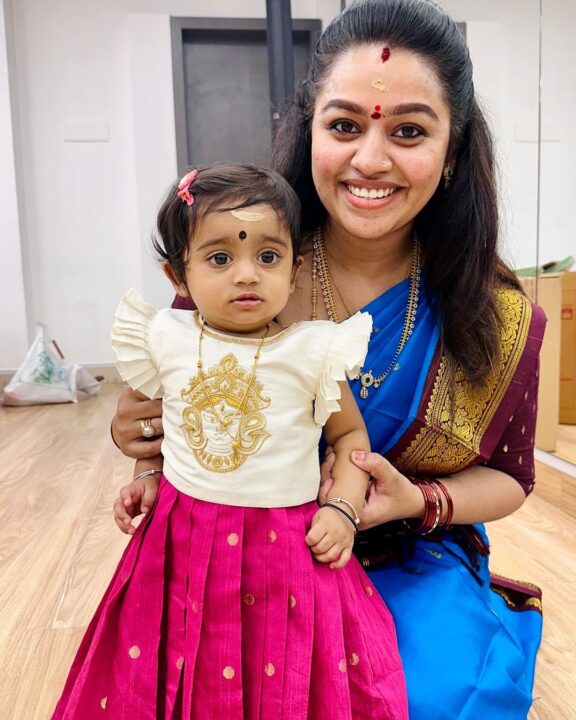 மகளுடன் சீரியல் நடிகை காயத்ரி யுவராஜ்..! வெளியான செம்ம கியூட் புகைப்படங்கள்..! 3