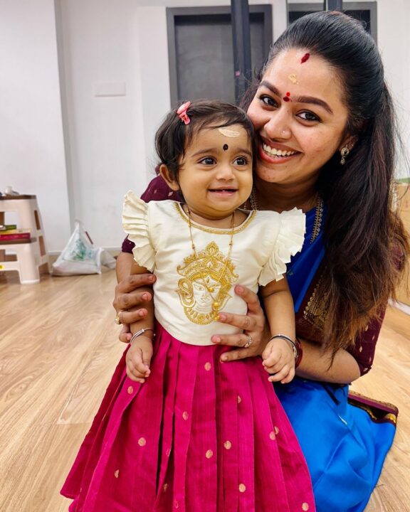 மகளுடன் சீரியல் நடிகை காயத்ரி யுவராஜ்..! வெளியான செம்ம கியூட் புகைப்படங்கள்..! 5