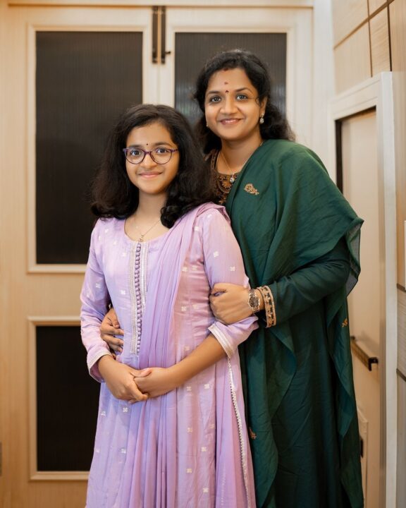 இன்று பிறந்தநாள் கொண்டாடும் ஆராதனா சிவகார்த்திகேயன்..! வாழ்த்து சொன்ன அம்மா ஆர்த்தி சிவகார்த்திகேயன்..! 3