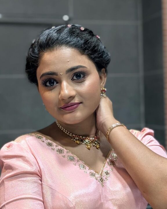 சிறகடிக்க ஆசை சீரியல் நாயகி கோமதியின் செம்ம கியூட்டான புகைப்படங்கள்..! 9